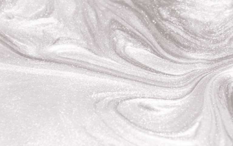 Предпросмотр. Перламутровый эффект в косметике: как сохранить сияние — совместимость и стабильность